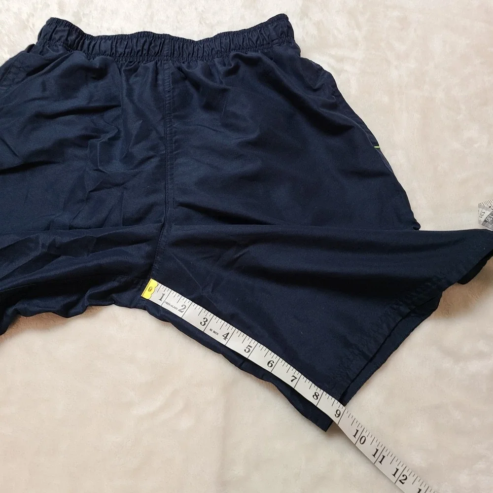 VTG NIKE gym Shorts Medium Mesh Lining Swim Trunks Swoosh Logo Pockets